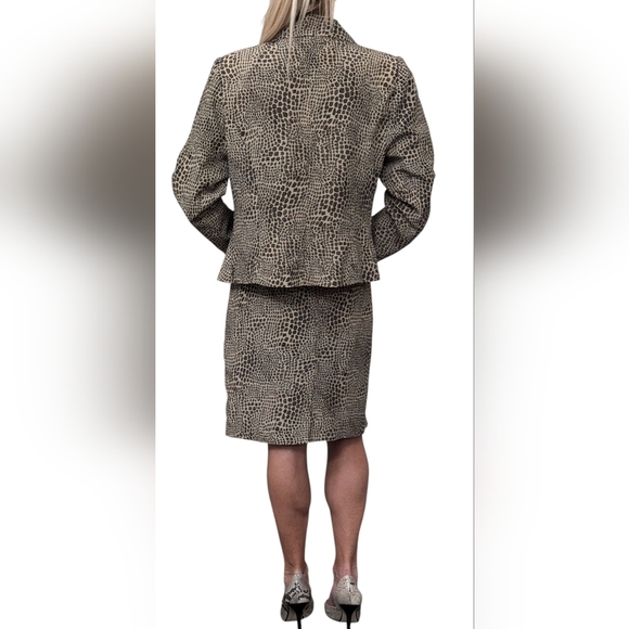 Casual Corner Silk Animal Print Skirt Suit Set 14 | Vintage 90s Leopard Chic - Picture 2 of 10